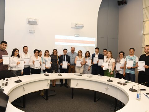 ADNSU-nun bir qrup əməkdaşına sertifikatlar verilib  