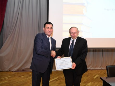 Dünyaşöhrətli alimə ADNSU-nun fəxri doktoru diplomu təqdim olunub