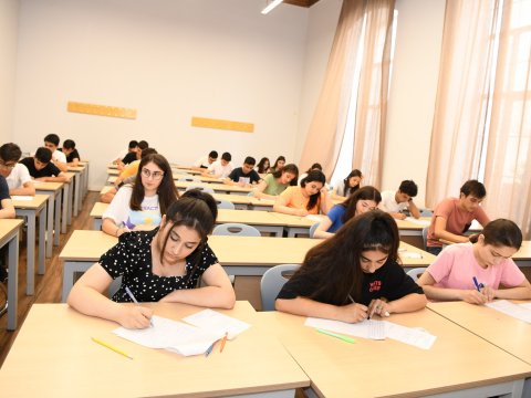 İctimai Etimad Şurasının üzvləri ADNSU-da imtahan prosesini izləyiblər  