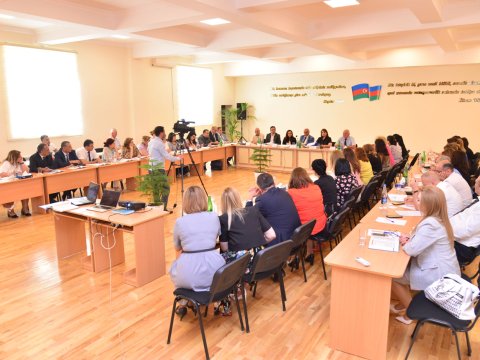 Təhsilimiz: dünəndən sabaha” kitabının müzakirəsi keçirilib