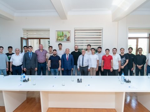 AzTU-nun rektoru universitetin basketbol komandası ilə görüşüb-FOTO