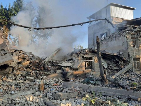 Xarkovda məktəb binasına raket atıldı