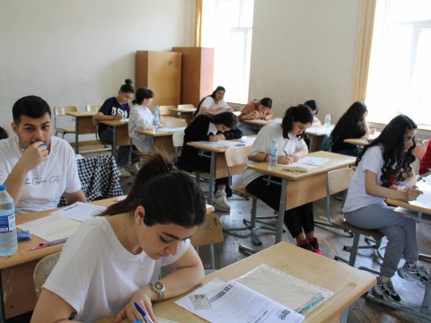 Bu gün 3-cü qrupa qəbul imtahanı KEÇİRİLİR