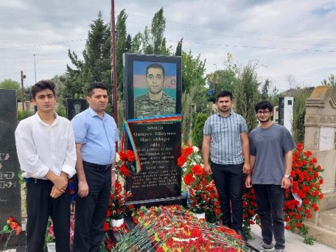 UNEC kollektivi Vətən müharibəsi şəhidinin məzarını ziyarət edib