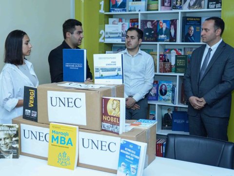 UNEC-dən “Əsgərin kitab rəfi”nə hədiyyə: 4 dildə 167 kitab-FOTO