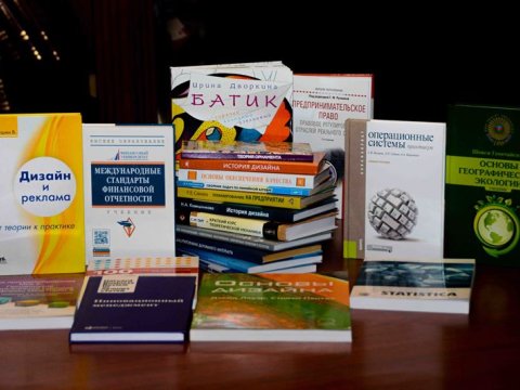 UNEC-in kitabxana fonduna rus dilində 120-dən çox kitab daxil olub