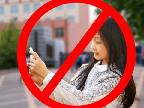 Çin məktəbi selfiyə görə şagirdini cəzalandırdı