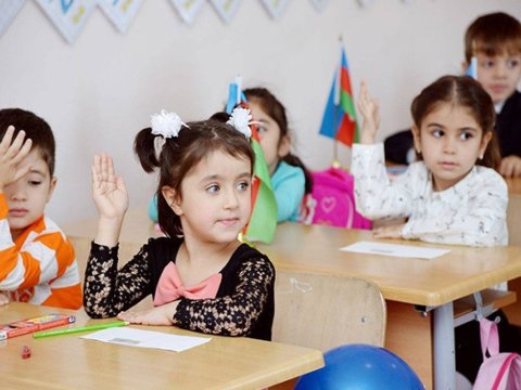 Şagirdlərin elektron yerdəyişməsi davam edir