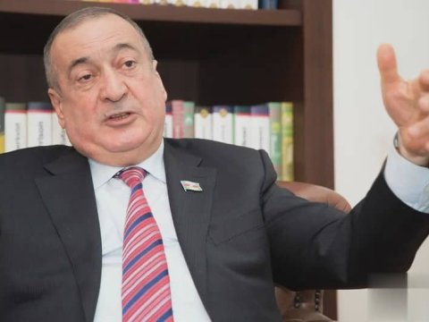 Deputat: “Azərbaycan müəllimi tərbiyə və bilik səviyyəsinə görə əcnəbi müəllimlərdən bir o qədər də aşağı deyil”