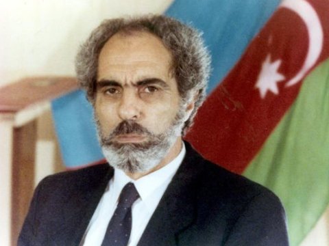 40-dan çox elmi nəşrin, bir çox kitabların müəllifi-Əbülfəz Elçibəyin TƏHSİL HƏYATI