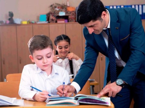 Şagirdlərin elektron yerdəyişməsi davam edir  