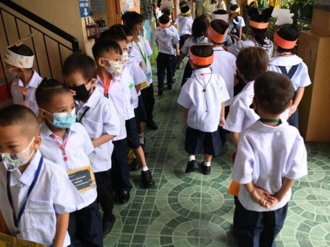 Milyonlarla şagird məktəblərə qayıtdı-İki il sonra...