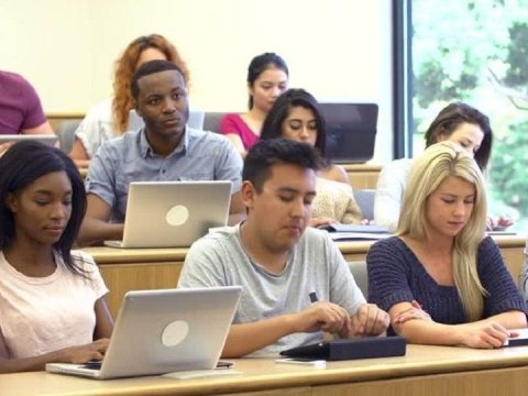 Universitetlərimizə cari ildə az sayda əcnəbi tələbə gəlib – Üçlükdə olanlar