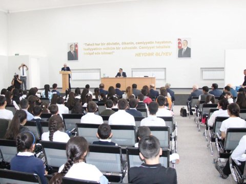 Goranboyda əlaçı şagirdlər, tələbələr və müəllimlərlə görüş - FOTO