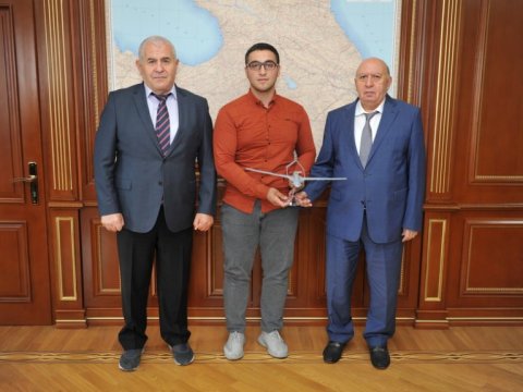 BMU-nun rektoru festivalda iştirak etmiş tələbələrlə görüşüb