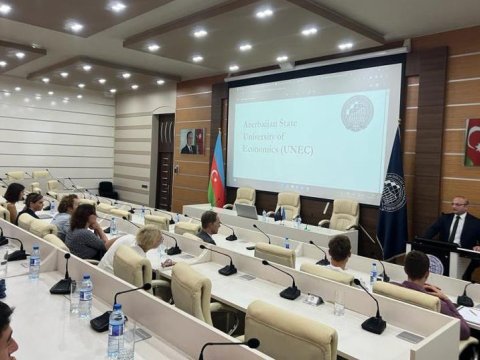 İsveçrəli tələbələr UNEC-də təcrübə proqramında iştirak edirlər
