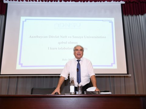 ADNSU-da birinci kurs tələbələri ilə görüşlər davam edir