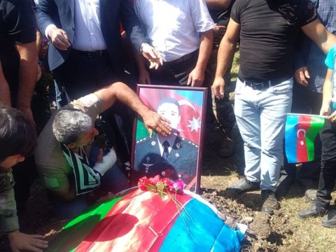 Təqaüdünü atasına göndərən Şəhid məzun -VİDEO