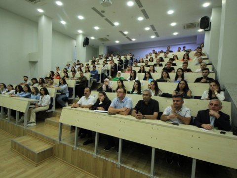 BMU-ya yeni qəbul olan magistrlərlə görüş keçirilib  