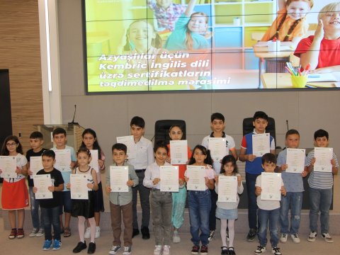 Azyaşlılara beynəlxalq sertifikatlar təqdim edilib