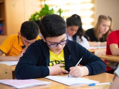 Rus bölmələri ilə bağlı yenilik - Fənlərdən biri azərbaycanca tədris ediləcək