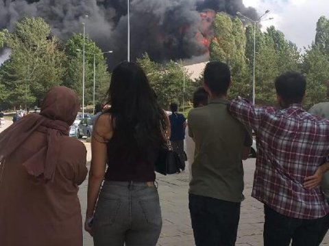 Türkiyə universitetində yanğın- Külək alovu güncləndirir-FOTO