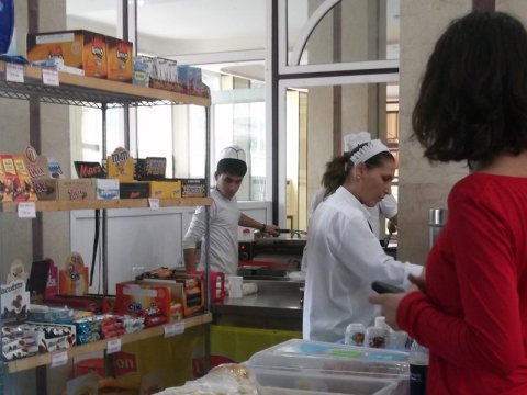 Universitetə  etirazlar – “Tələbələrə stul, şortik kimi qadağalar yolverilməzdir”