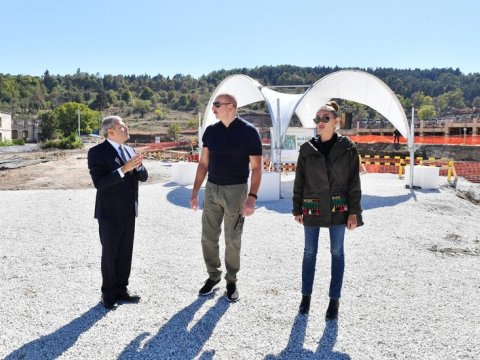 Prezident və xanımı Şuşada məktəb binasının tikintisi ilə tanış olublar