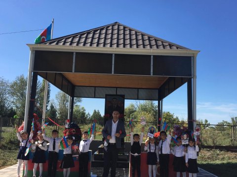 Məktəb şagirdləri kəndin şəhidini unutmadı -Nümunəvi addım-FOTO