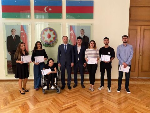 Rəqəmsal Marketinq kursunu bitirən tələbələrə sertifikatlar verildi