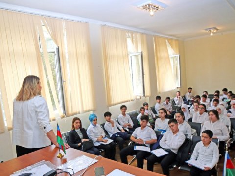 Bakı məktəbində gender mövzusunda seminar keçirilib