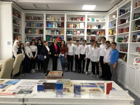 Məktəblilər Mərkəzi Elmi Kitabxanada olublar