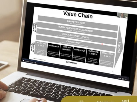  İş dünyasının nümayəndələri tələbələrlə görüşüblər 