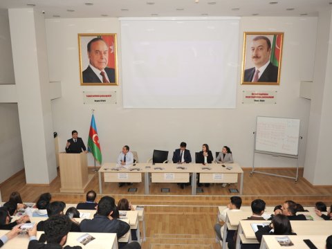 Nüfuzlu şirkətin əməkdaşları tələbələrlə görüşüb  