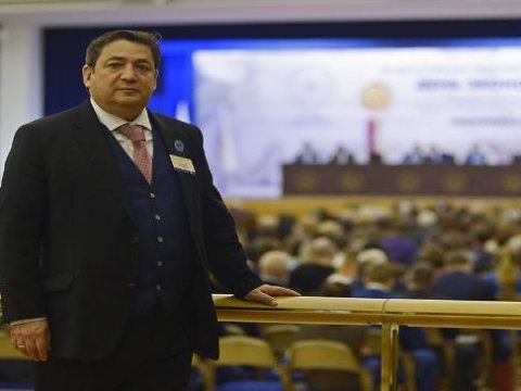 “Universitetin özəlliyi odur ki, öncə özünü, sonra tələbələrini yetişdirsin”
