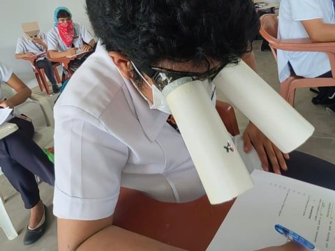 İmtahanda köçürmənin qarşısını almaq üçün xüsusi metod tətbiq edildi-“Anti fıtrıldaqçı papaqlar”-FOTOLAR