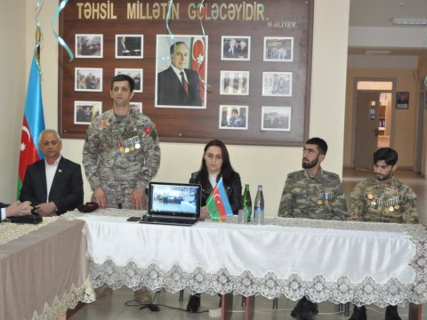  Xüsusi Təyinatlı Qüvvələrin qazisi məktəblilərlə görüşüb-FOTO