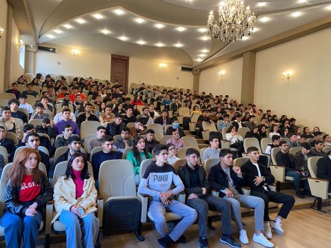 I kurs tələbələri universitetin imkanları haqqında məlumatlandırılıb