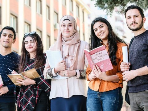 Ali təhsildə geyim qaydası?-Universitet bunu tələbələrlə müzakirə etməlidir...
