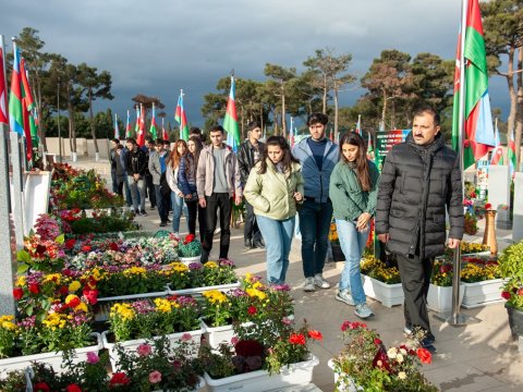 Tələbələr II Şəhidlər Xiyabanını ziyarət ediblər  