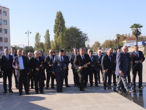 LDU-da Elmi Şura üzvləri şəhidlərin xatirəsini ehtiramla yad ediblər-FOTO