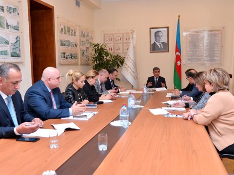 Məktəblərlə bağlı hazırlanan yeni qaydalar müzakirə edilib  