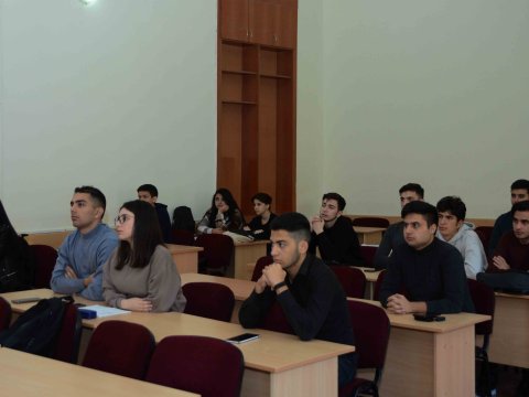 İtaliyalı professor UNEC-də mühazirə deyib
