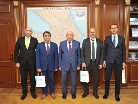 BMU-nun rektoru təltif edilən müəllimlərlə görüşdü