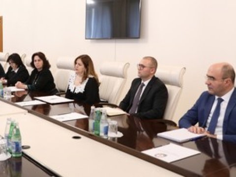 Nazir tibb kolleclərinin rəhbərlərinə tapşırıqlar verib  