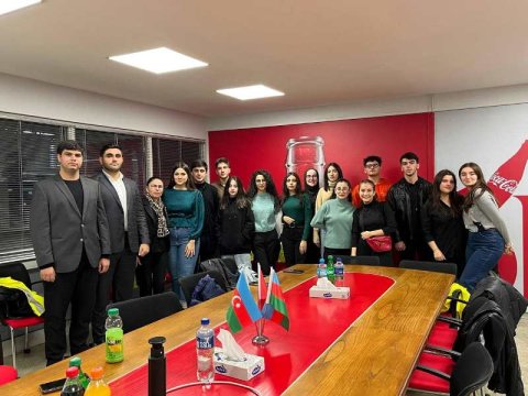 Tələbələr “Coca-Cola”nın istehsalı ilə tanış olublar