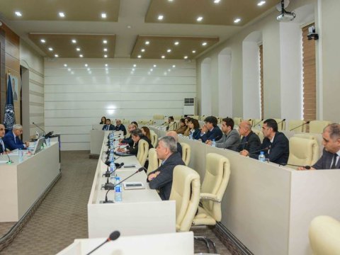 UNEC-də elmi jurnalların mövcud vəziyyəti müzakirə olunub