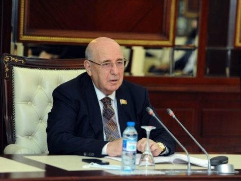 Prezident tanınmış alimi təltif etdi