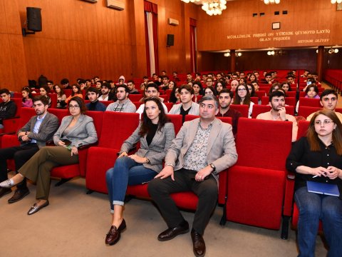 ADNSU tələbələri işə qəbul proqramı barədə məlumatlandırılıb