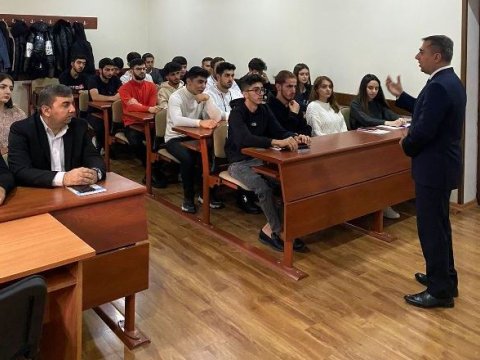 UNEC-də maarifləndirici silsilə tədbirlər keçirilib